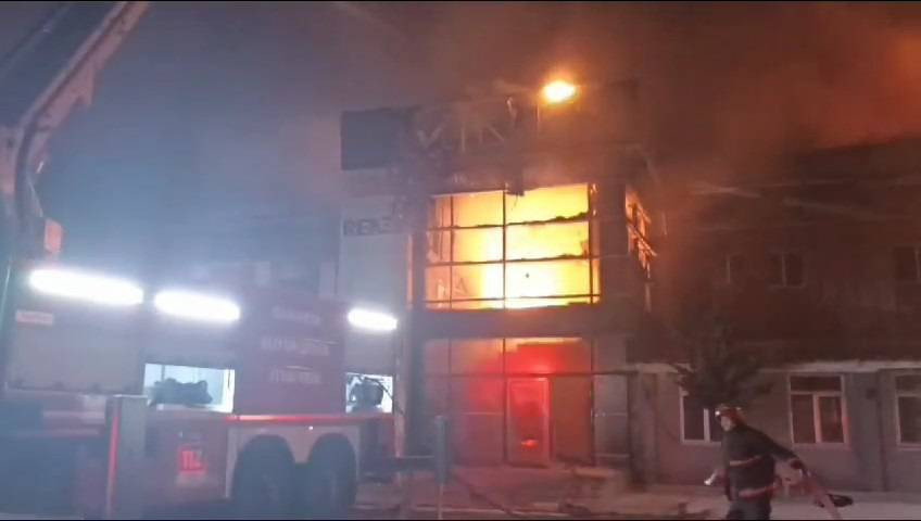 Sakarya’da kozmetik fabrikasında yangın - Resim: 3